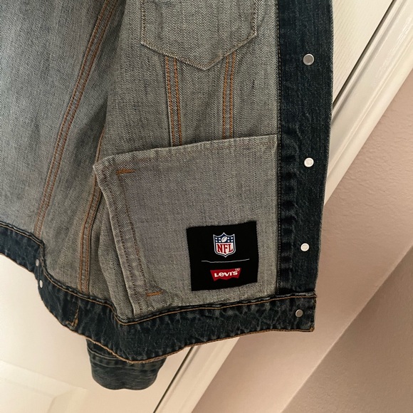 Levi's Blue Denim Jacket with Patch - Picture 5 of 5